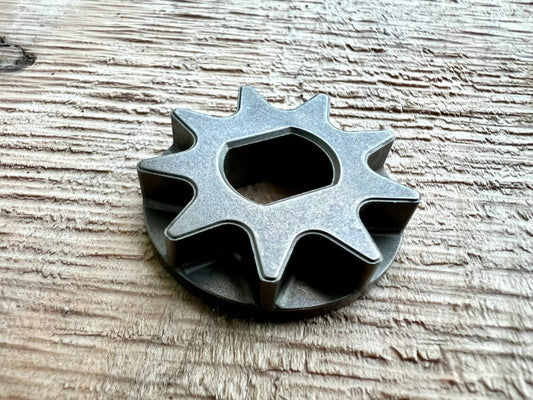 221528-7 Makita Carving Spur Sprocket 1/4 .050[1.3mm] x9 tooth