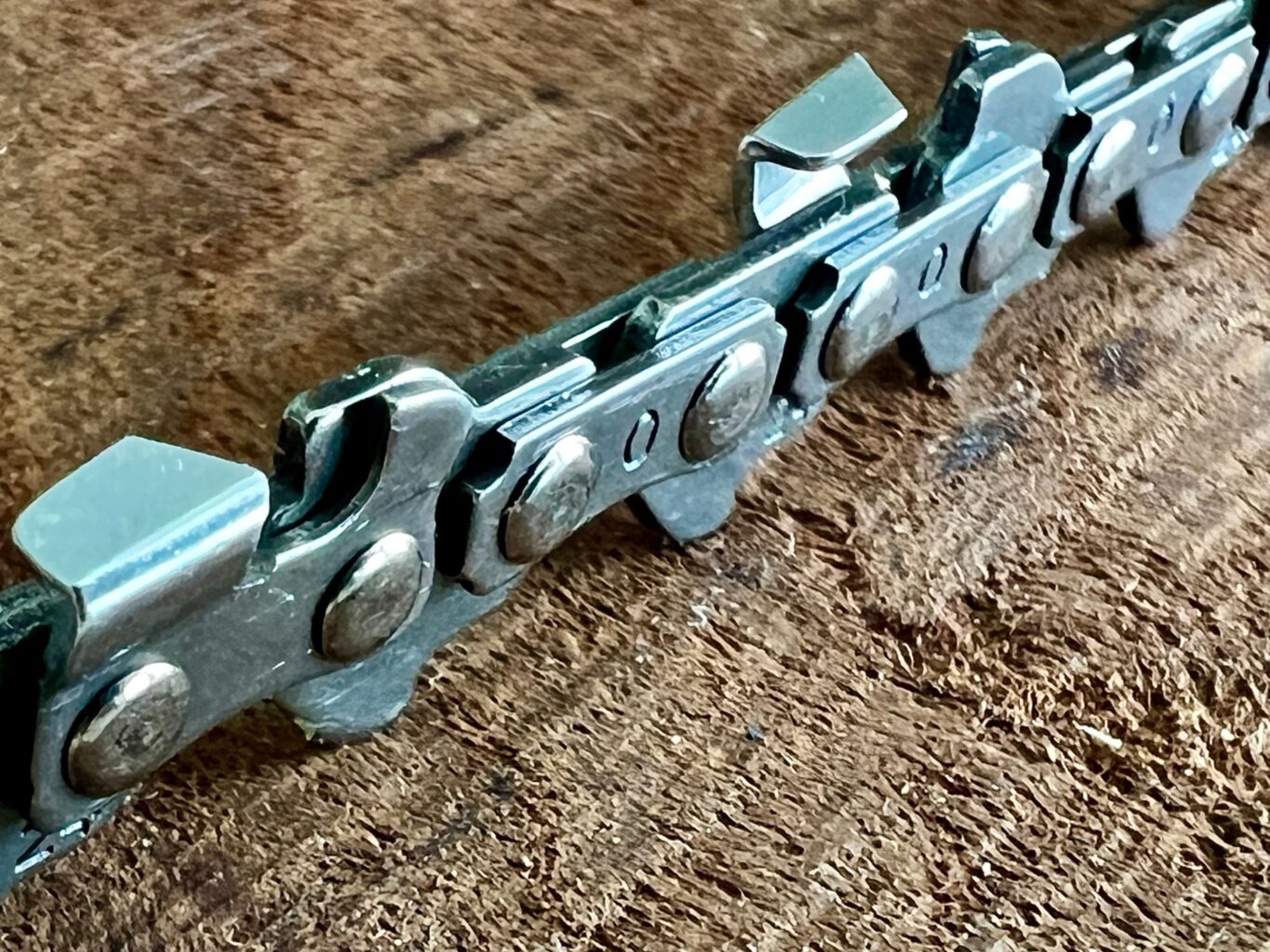24AP057E Oregon Mini Chain [Guarded] 1/4 .043 [1.1mm] 57 drive links