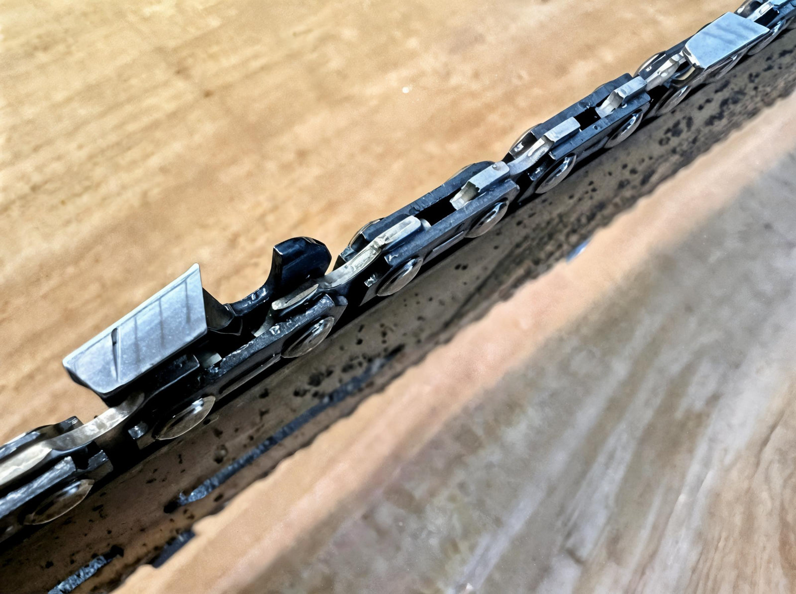 P+3/8LP-050-FSL-137 Panther Plus Full Skip Chisel 3/8 Lo Pro .050[1.3mm] 137 drive links
