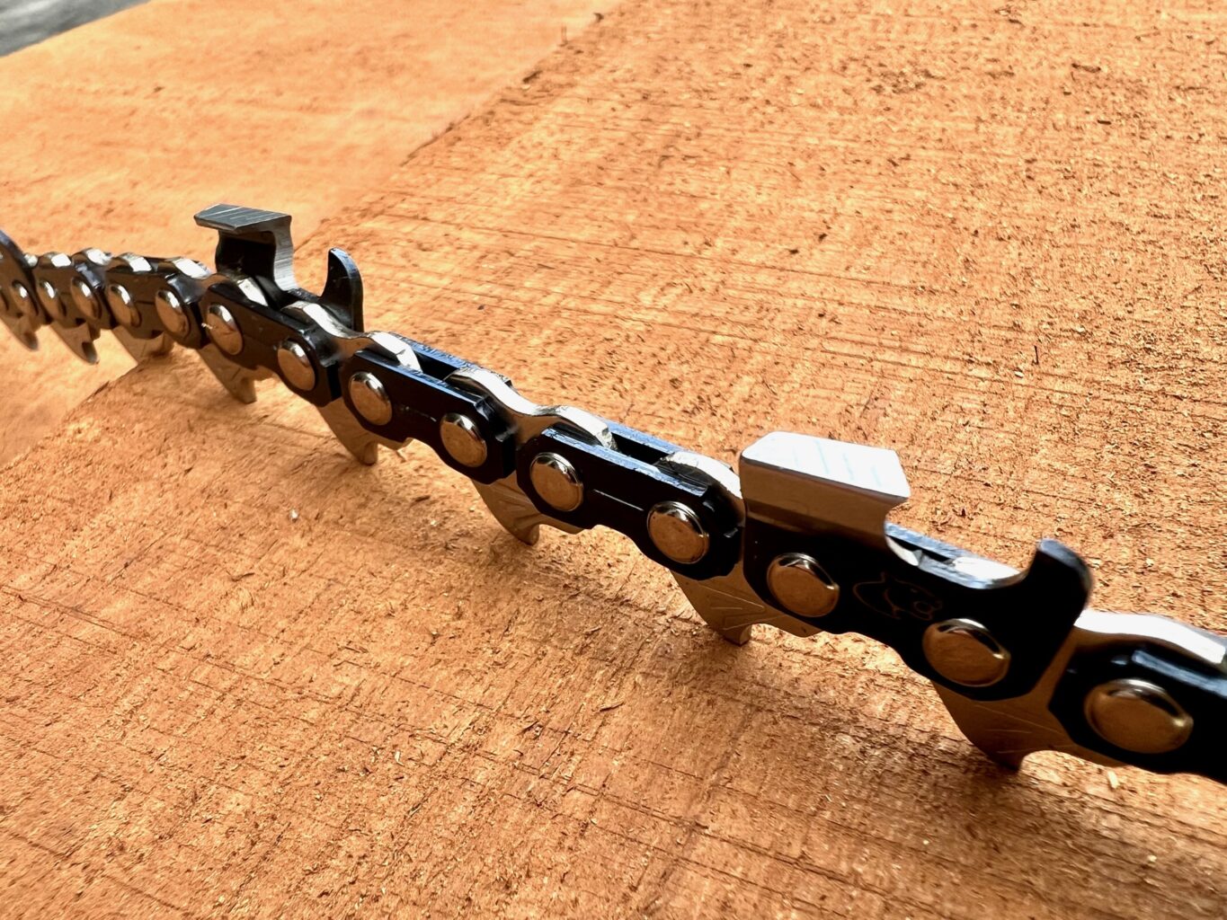 P-3/8-063-FSL-72 Panther Full Skip Chisel 3/8 .063[1.6mm] 72 drive links